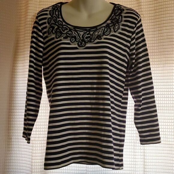 Chico's woman tee 1 - Picture 1 of 5